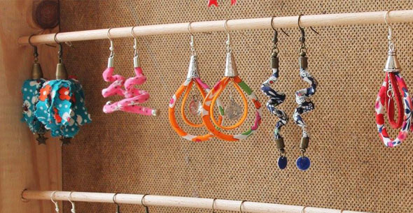 Colliers, boucles d'oreilles, bracelets